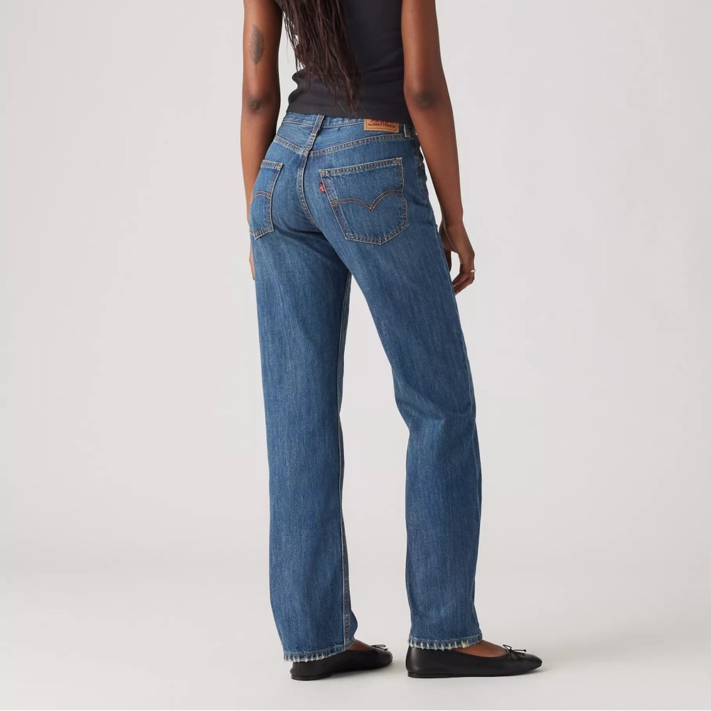 Levi's Classic Straight Leg Jeans - Medium Blue